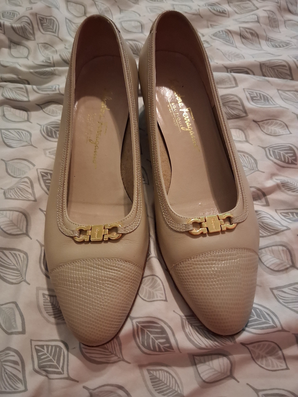 Salvatore Ferragamo Beige Leather Cap-Toe Ballet Heels